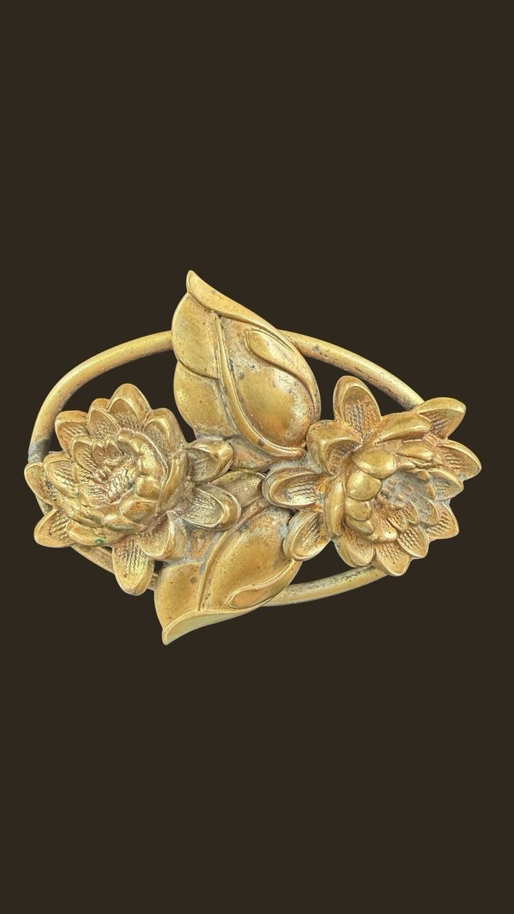 Vintage Brass Chrysanthemum Brooch Pin Crafted Gilt Detailed 3D Patina Floral